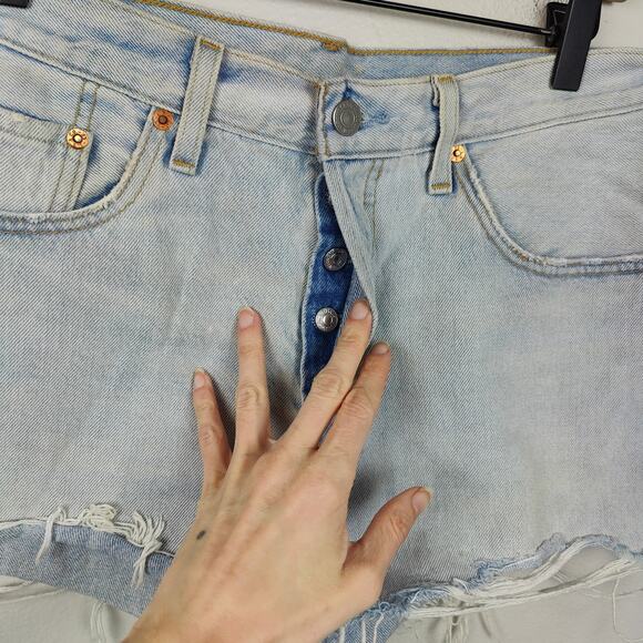 Levi's 501 Shorts Womens 30 Light Bleach Authentic Wash Denim Cut Offs Boho - Picture 3 of 9